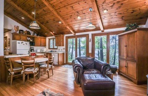 Sayner Cottage | Stepaway Vacation Rentals- Schneider Cabin