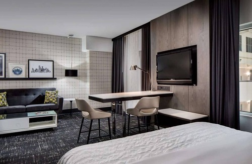 Far North Dallas Hotel | Steps from Galleria Dallas + Dining. Pool. Gym.