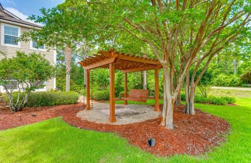 Navarre House | Steps to Bay: Tranquil Navarre Retreat w/Balcony