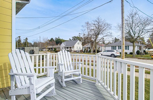 Two Rivers Cottage | Steps to Beach - Two Rivers Lakeview Cottage
