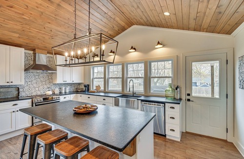 Three Oaks House | Steps to Elm St: Gorgeous Double-Lot Getaway