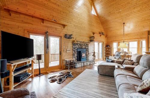 Vanderbilt House | Steps to Sturgeon River! Dog-Friendly Nature Haven
