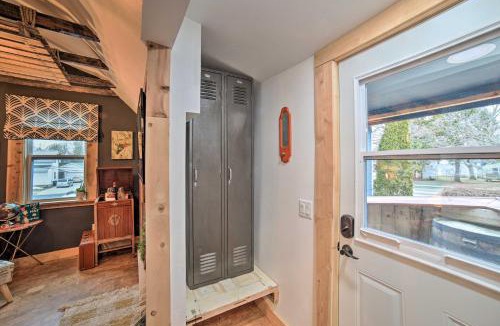 Sturgeon Bay Apartment | Steps to Waterfront & Dtwn: Sturgeon Bay Escape!