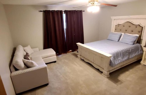 Pine Grove House | Stewart House with Hot Tub and 3 bedroom