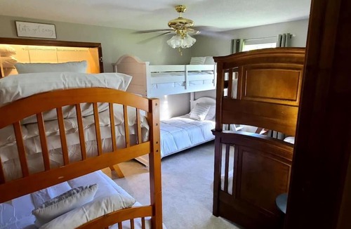 Pine Grove House | Stewart House with Hot Tub and 3 bedroom