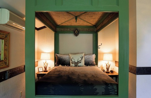 Burns Park Bed & Breakfast | Stone Chalet B&B Inn and Event Center