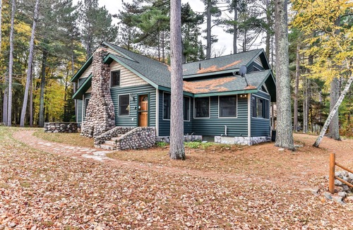 Manitowish Waters House | Stone Lake View – Dock, Sauna & Bunkhouse