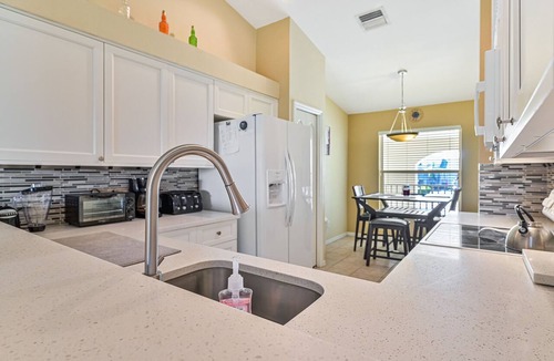 Stoneybrook Condo | Stoneybrook - Second Floor Condo overlooking the Green