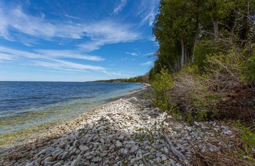 Sturgeon Bay House | Stony Shore Cabin by Simple Life Rentals