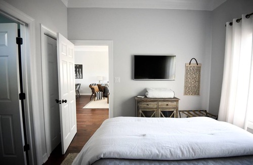 Southwood Valley House | Studio 12: Full Kitchen + Living/Dining + Bedroom/Bathroom - Only 5 min to A&M!