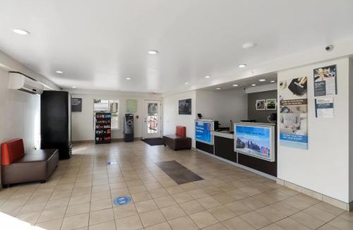 Bryan Hotel | Studio 6-Bryan, TX - University Area