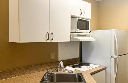 Chantilly Hotel | Studio 6 Chantilly VA Washington Dulles Airport