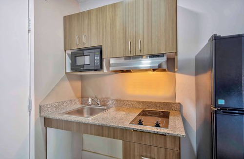 St. Johns Hotel | Studio 6 Extended Stay - Austin, TX - Midtown