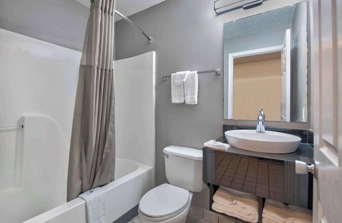 Kreole Hotel | Studio 6 Extended Stay - Pascagoula, MS