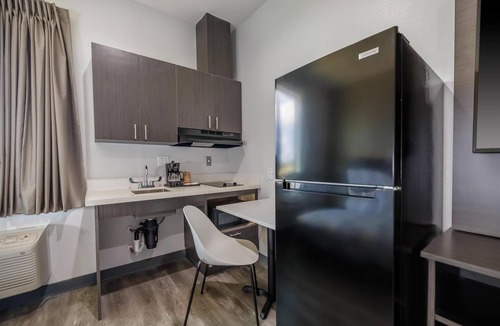Giddings Hotel | Studio 6 – Giddings, Tx