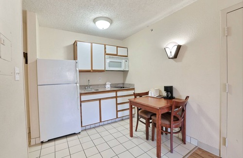 Plano Hotel | Studio 6 Plano, TX - Dallas - Plano Medical Center