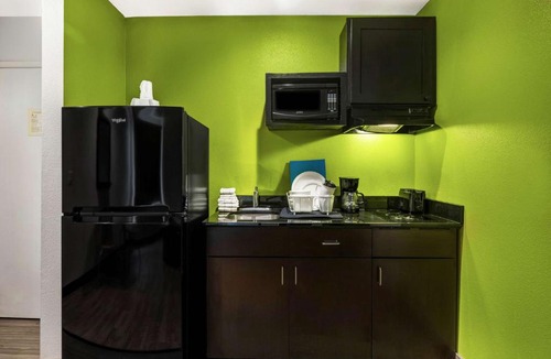 Cully Hotel | Studio 6-Portland, OR