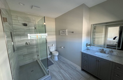 Milwaukee Apartment | Studio apt w/laundry + parking