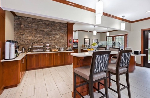 Kalamazoo Apartment | Studio | Free Breakfast. Indoor Pool