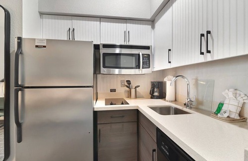 Longview Apartment | Studio | Free Breakfast. Indoor Pool