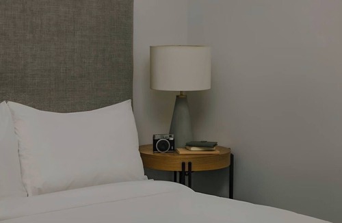 Downtown Detroit Hotel | Studio Queen Apartment