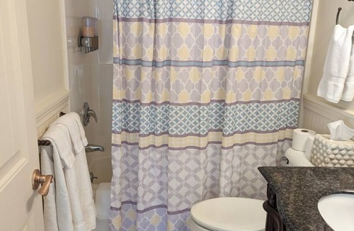 Edgecomb Condo | Studio stay with kitchenette, Wi-Fi & parking Sheepscot Harbour Studio #308