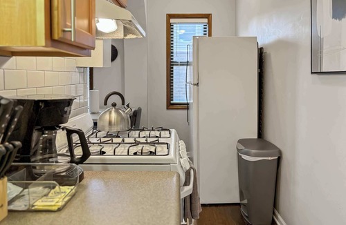 Hyde Park Apartment | Studio Unit | Chic + Prime Location