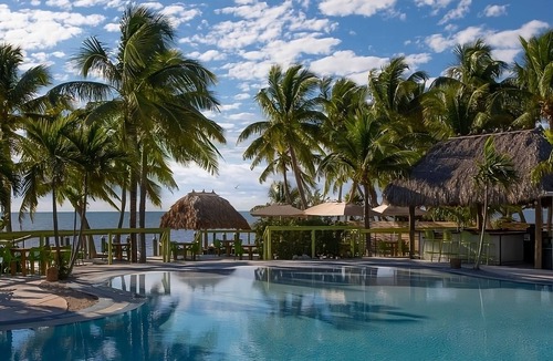Islamorada Villa | Studio w/2 Queen Beds, Kitchenette, Pool, Free Parking & Pet Friendly