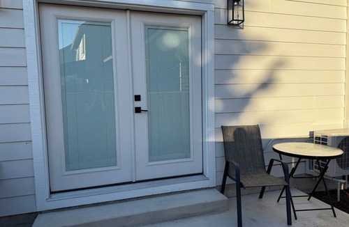 Springfield Apartment | Studio with AC near RiverBend Hospital