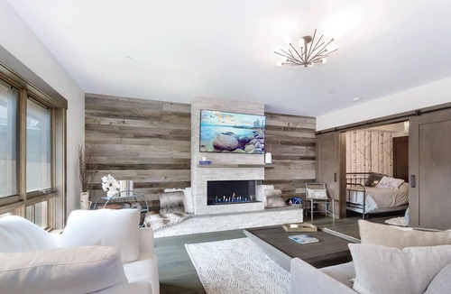Stateline Condo | Stunning 1184 sqft. 2 bed, 3 bath with private beach and pool