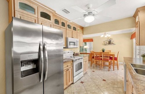 Cocoa Beach House | Stunning Beachside Retreat Family House - One Block Walk from the Beach ☀️
