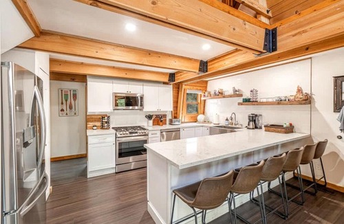 Incline Village House | Stunning Canoe-Frame Cabin with Private Hot Tub near Lake Tahoe Beaches in Incline Village, Nevada
