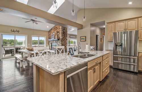 Kaleva House | Stunning Lake House - 200` of Lakefront with Kayaks & Game Room