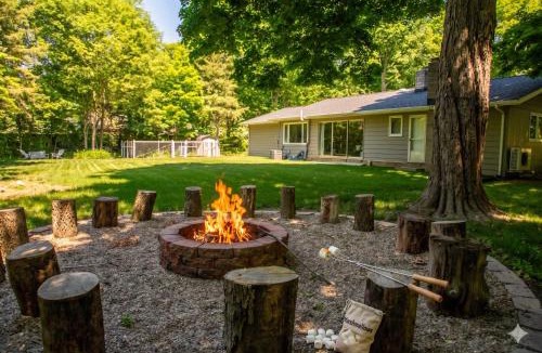 Berrien Springs Apartment | Stunning Ranch in the woods