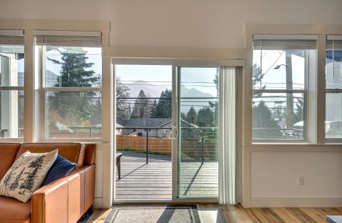Stevenson House | Stunning Stevenson Retreat w/Mountain Views!