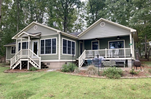 Prosperity House | Stunning Waterfront Views at Captain Bob's Lake House