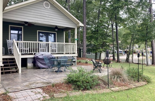 Prosperity House | Stunning Waterfront Views at Captain Bob's Lake House