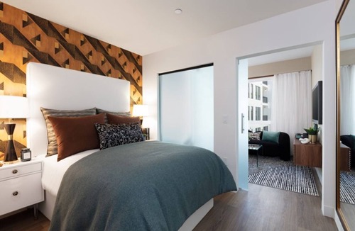Menlo Park Hotel | Stylish 1BR Space w Gym at Vasara Menlo Park