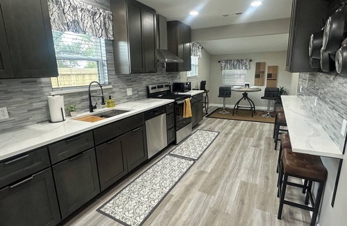 College Station House | Stylish 2Bdrm in perfect location-close to Kyle Field & Midtown Park