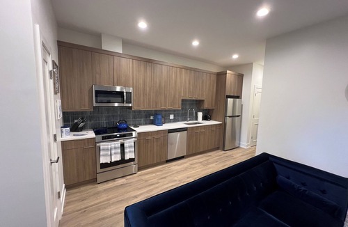Woodlawn Apartment | Stylish 2BR Retreat Near Hyde Park, UChicago & Lake