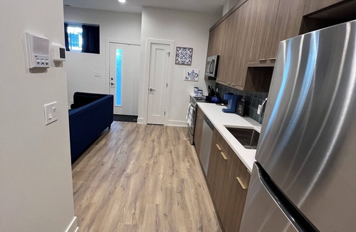 Woodlawn Apartment | Stylish 2BR Retreat Near Hyde Park, UChicago & Lake
