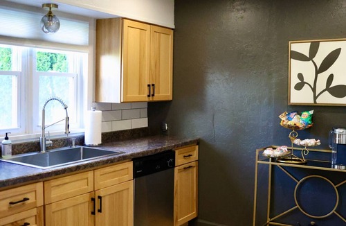Clayton House | Stylish and Comfortable Downtown Historical Home Two Blocks From the River
