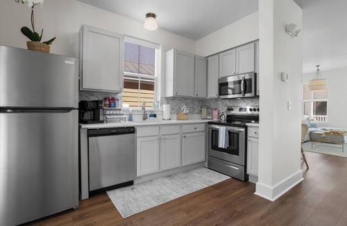 Ocean Springs Cottage | Stylish Downtown Cottage w/Golf Cart for Rent