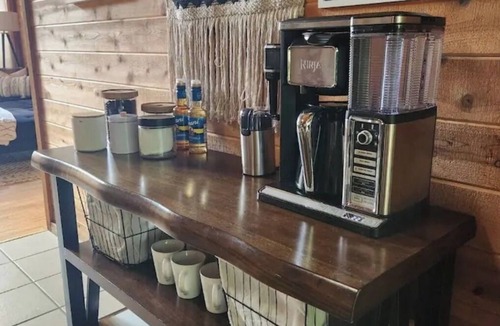 Foxfire Estates Cabin | Stylish Mountain Escape - Hot Tub - Fire Pit - Games