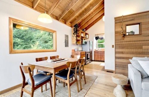 Neahkahnie Beach Cabin | Stylish Neahkahnie Cabin with a Stunning Seaview!