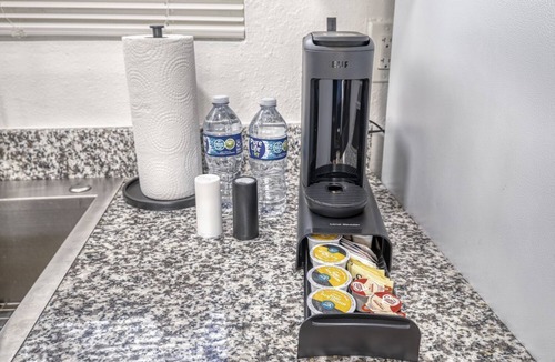 Tropic Apartment | Stylish Studio Apt w/Kitchenette + River Views