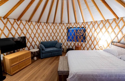 Cornelius Cabin | Stylish Yurt with Cozy Firepit & Serene Nature Views in Cornelius, Oregon