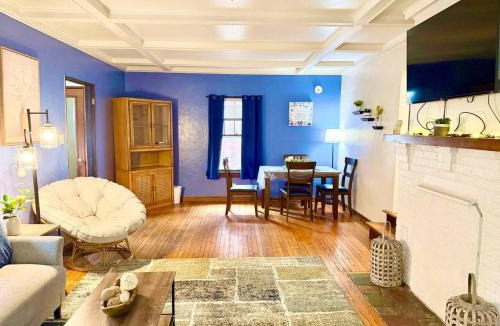Eastside House | SU Dome and Downtown Room with Shared Common Spaces