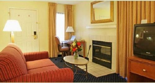 Fort Wayne Hotel | Suburban Studios