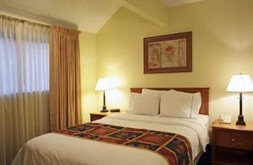 Fort Wayne Hotel | Suburban Studios